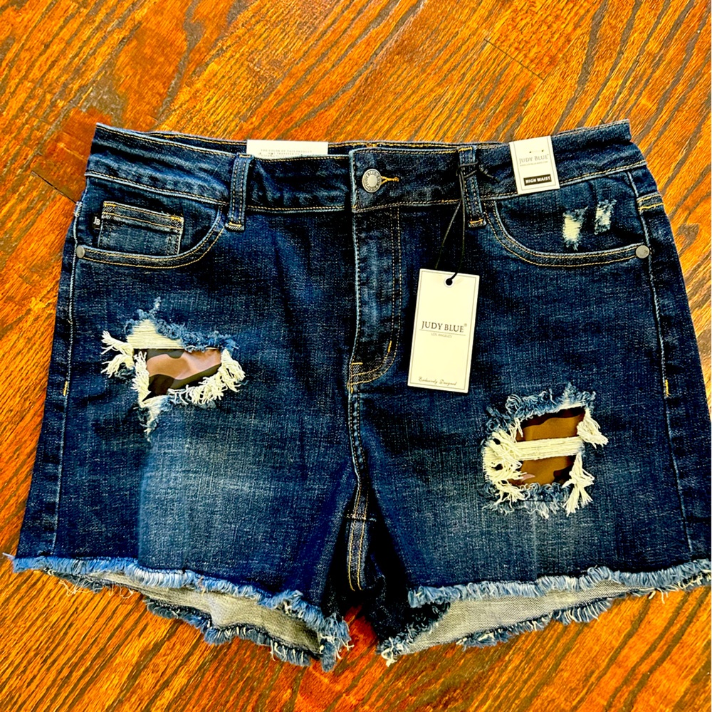 NEW WITH TAGS Judy Blue Camo Patch High Waist shorts